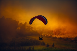 滑翔伞(挑战极限，畅享蓝天——来一次滑翔伞之旅)